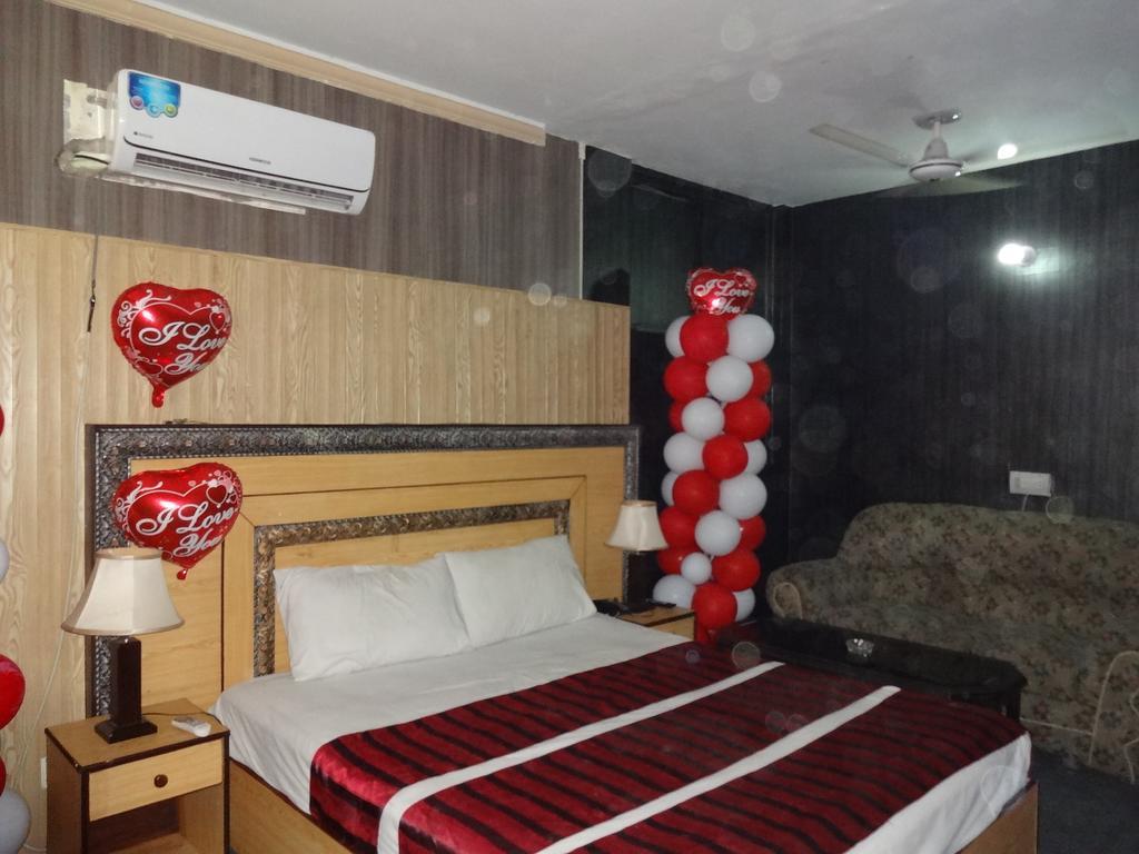 Safari Hotel Upper Mall Lahore Room photo