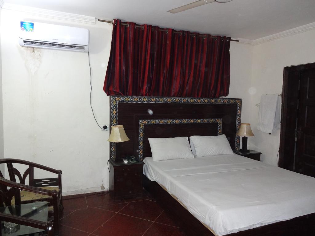 Safari Hotel Upper Mall Lahore Exterior photo