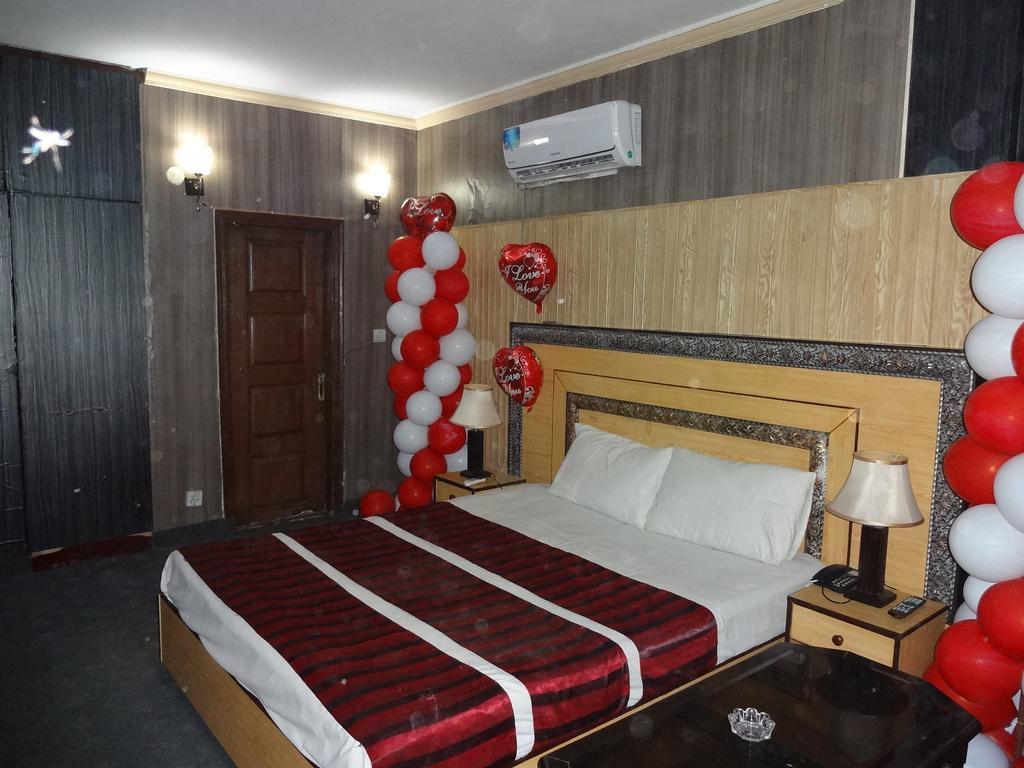 Safari Hotel Upper Mall Lahore Room photo